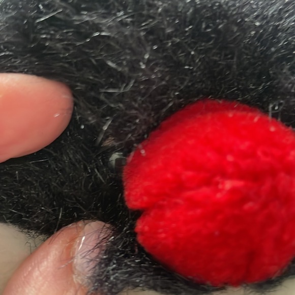 Gund penguin toy wearing earmuffs. Has a squeaker in its left flipper. rare - Picture 6 of 6